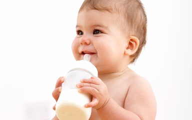 Нужно ли пить воду новорождённым и какую лучше использовать?